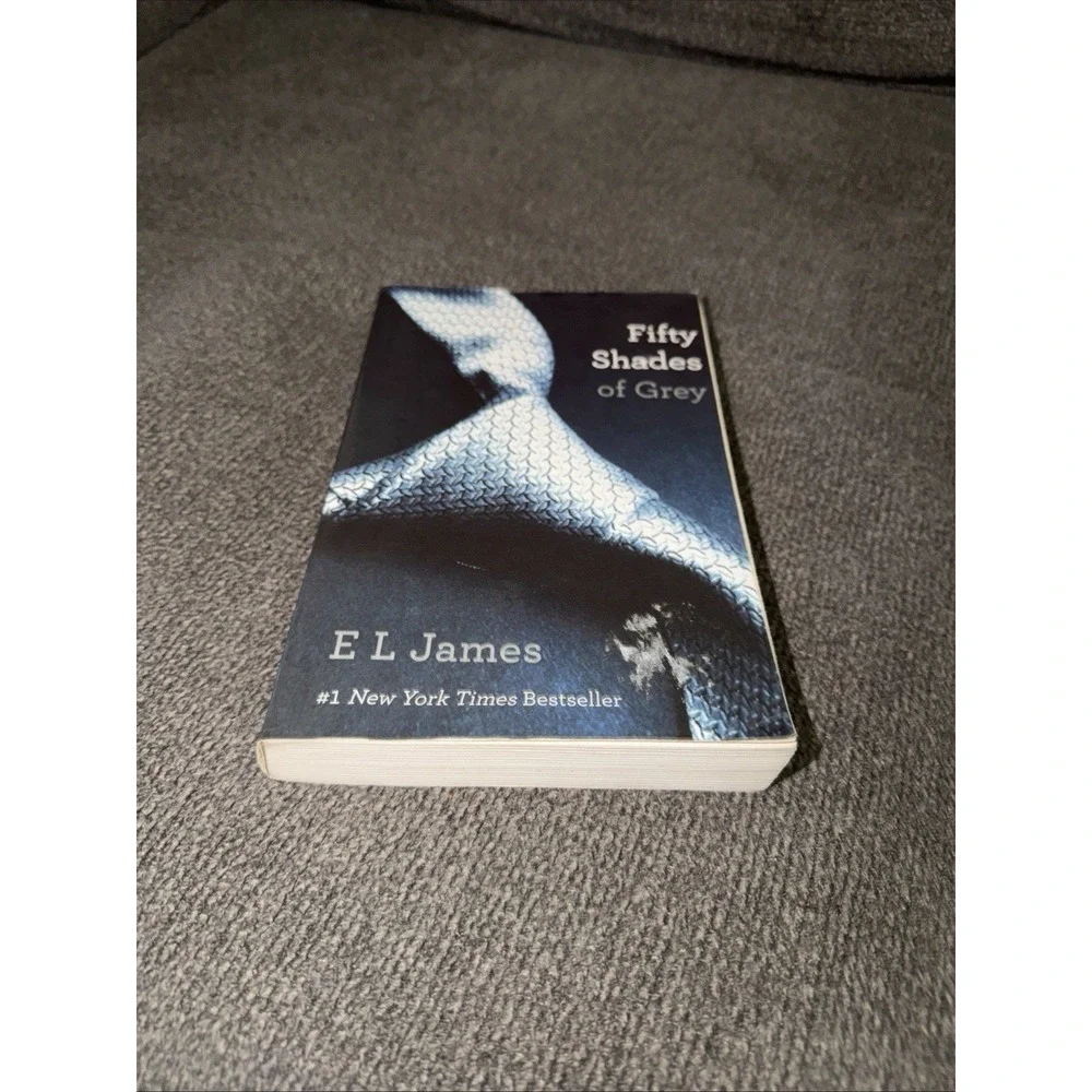 Fifty Shades of Grey Bk. 1 Bk. 1 by E. L. James (2012, Paperback) Box D